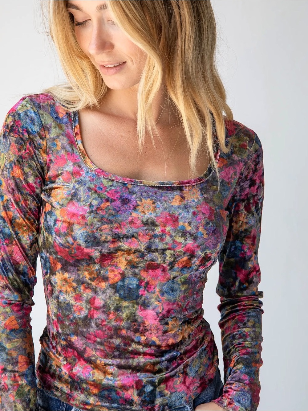 NWT Natural Life Danielle Long Sleeve Top Size XS Floral Print Velvet